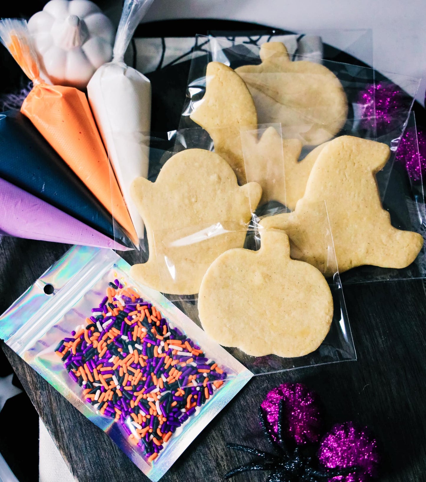 Halloween DIY
Cookie Decorating Kit
