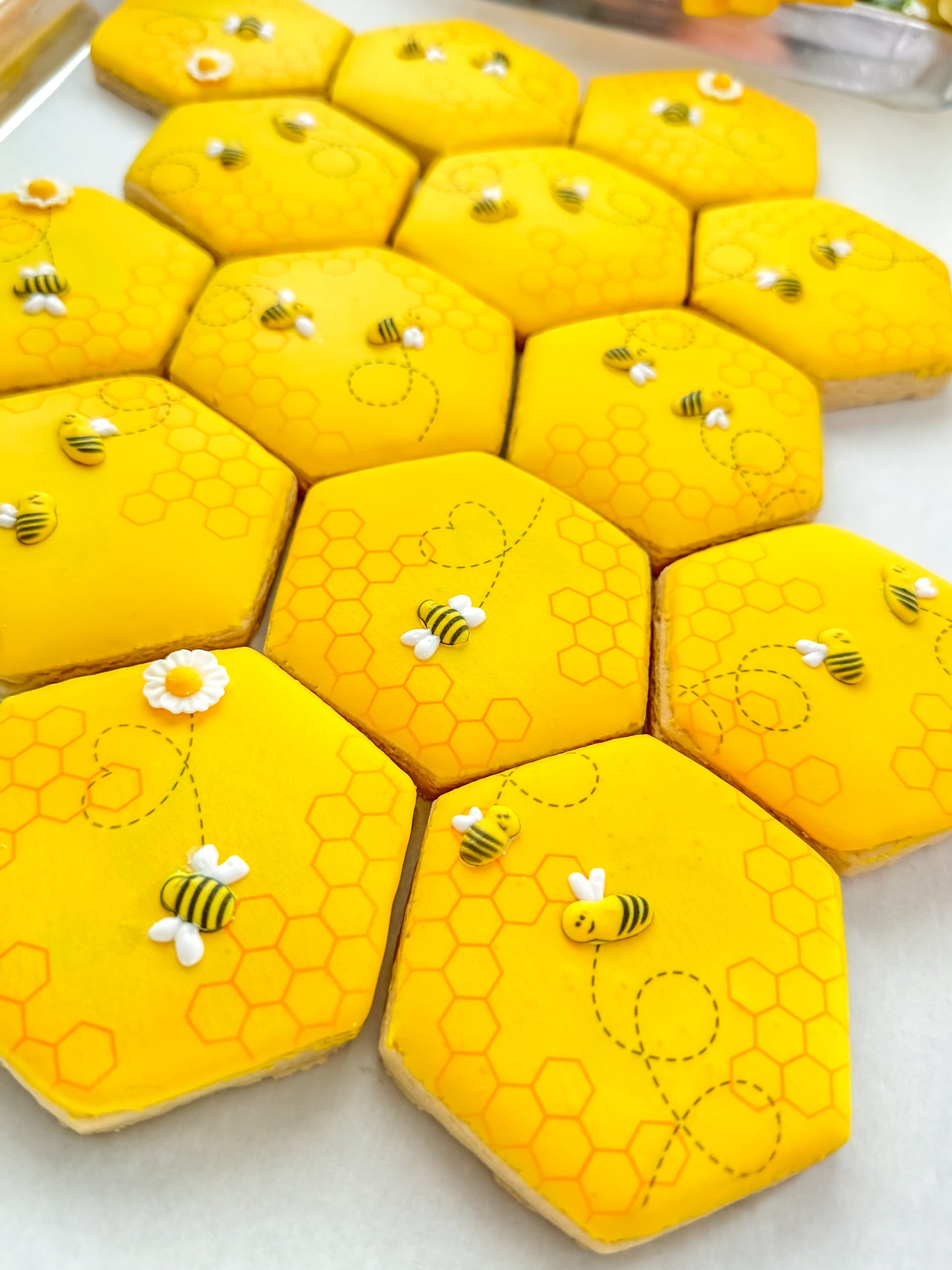 Honeycomb &
Bee Sugar
Cookie Set